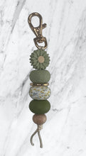 Load image into Gallery viewer, Daisy Garden Keyrings