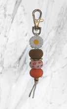 Load image into Gallery viewer, White Daisy Keyrings