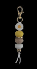 Load image into Gallery viewer, White Daisy Keyrings